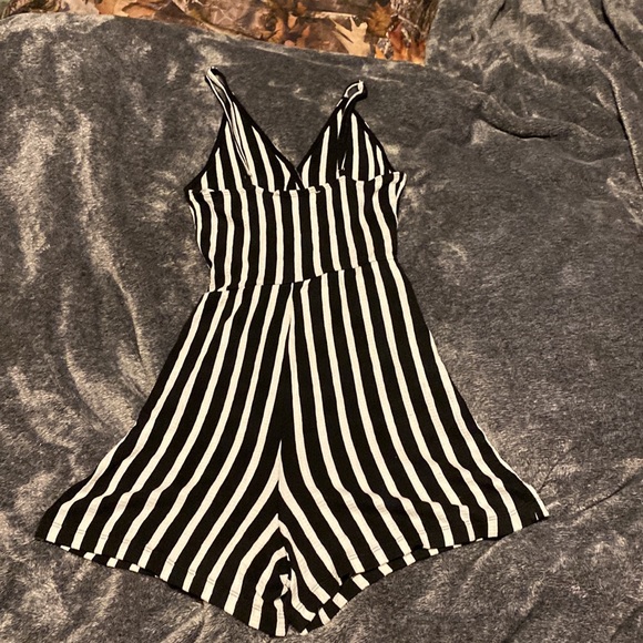 Stripped romper - Picture 2 of 2